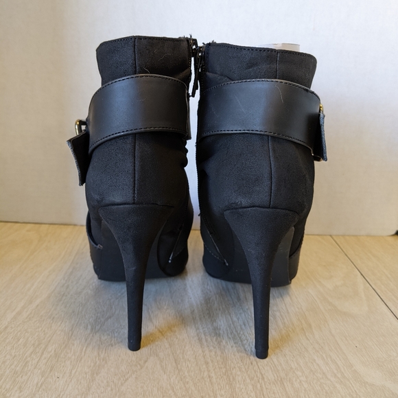 Michael Antonio Joyanna Black Buckle Strap Booties size 8.5 - Picture 7 of 10